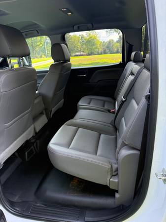 2018 Chevrolet Truck — photo 7