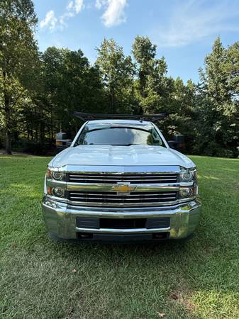 2018 Chevrolet Truck — photo 3
