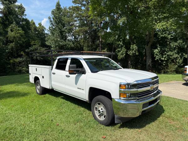 2018 Chevrolet Truck — photo 1