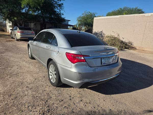 2013 Chrysler 200 LX 4dr Sedan Automatic — photo 4
