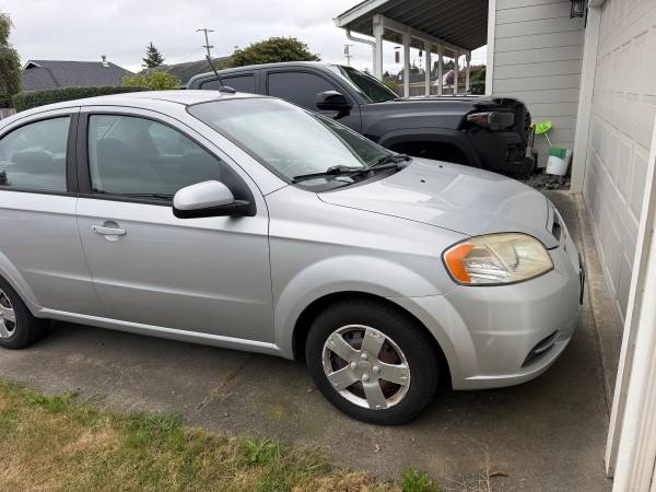 2010 Chevrolet Aveo Aveo 5 LT w 2LT 4dr Hatchback Manual — photo 1