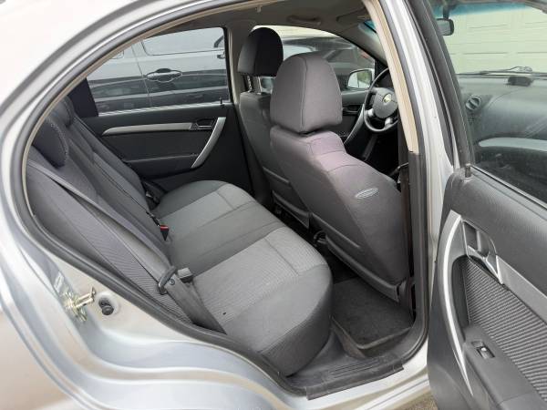 2010 Chevrolet Aveo Aveo 5 LT w 2LT 4dr Hatchback Manual — photo 6