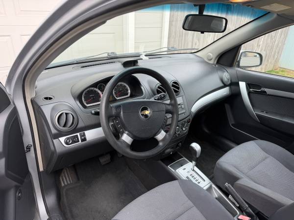 2010 Chevrolet Aveo Aveo 5 LT w 2LT 4dr Hatchback Manual — photo 5