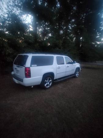 2013 Chevrolet Suburban 1500 LTZ — photo 3