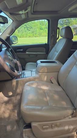 2013 Chevrolet Suburban 1500 LTZ — photo 9