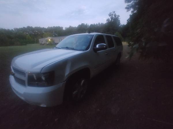 2013 Chevrolet Suburban 1500 LTZ — photo 7