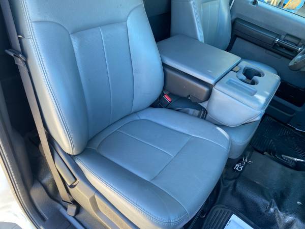 2012 Ford E 350 Super Duty XL Wagon Automatic — photo 7