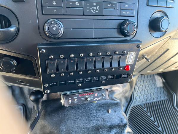 2012 Ford E 350 Super Duty XL Wagon Automatic — photo 11