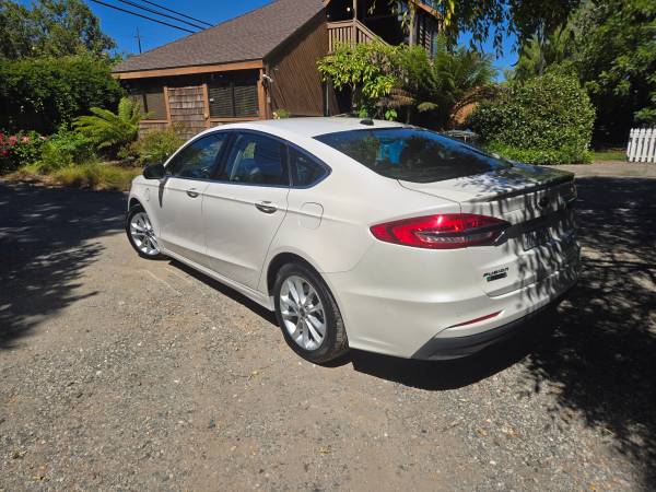2019 Ford Fusion Energi Titanium — photo 4