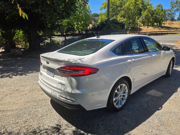2019 Ford Fusion Energi Titanium — photo 6