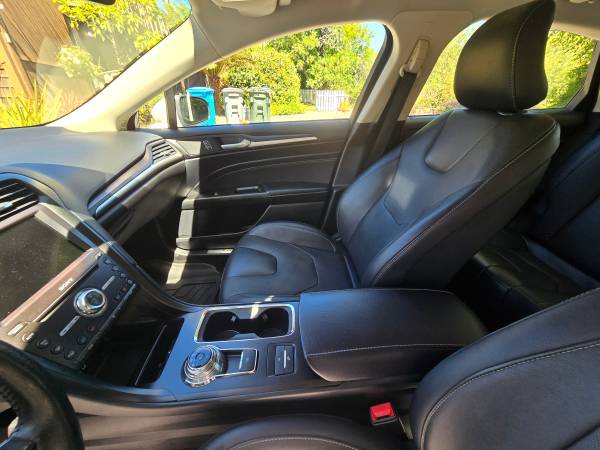 2019 Ford Fusion Energi Titanium — photo 10
