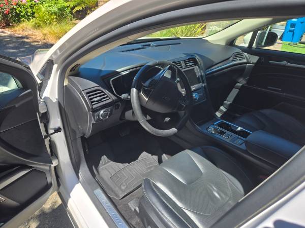 2019 Ford Fusion Energi Titanium — photo 9