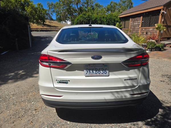 2019 Ford Fusion Energi Titanium — photo 5