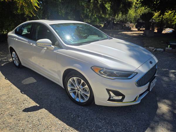 2019 Ford Fusion Energi Titanium — photo 8
