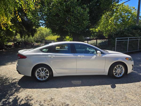 2019 Ford Fusion Energi Titanium — photo 7