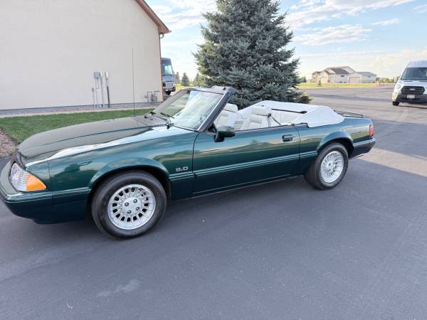 1990 Ford Mustang LX 2dr Convertible — photo 2