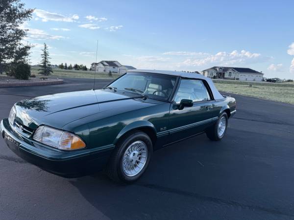 1990 Ford Mustang LX 2dr Convertible — photo 1