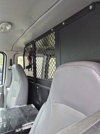 2003 Ford E 250 Commercial Cargo Van Automatic — photo 8