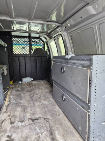 2003 Ford E 250 Commercial Cargo Van Automatic — photo 10