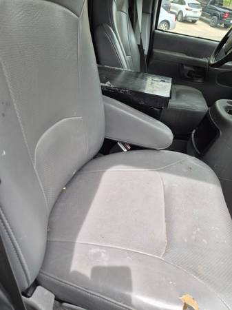 2003 Ford E 250 Commercial Cargo Van Automatic — photo 5