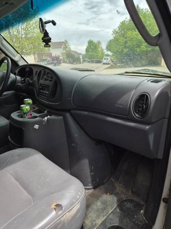 2003 Ford E 250 Commercial Cargo Van Automatic — photo 6