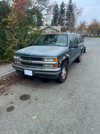 1995 Chevrolet Suburban C1500 4dr SUV — photo 4