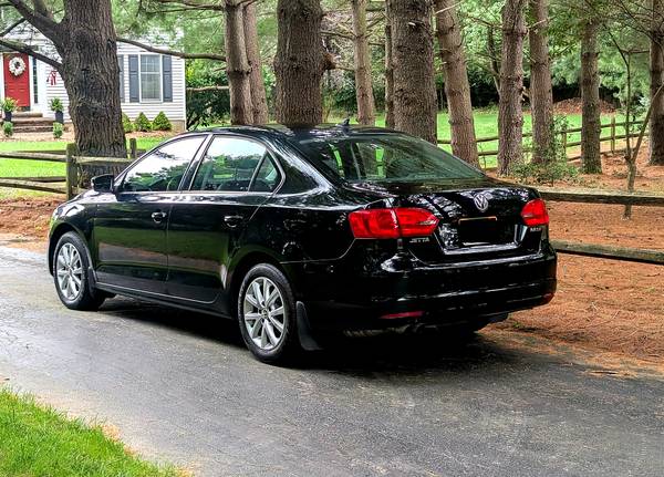 2012 Volkswagen Jetta GLI 4dr Sedan Manual — photo 8