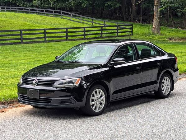2012 Volkswagen Jetta GLI 4dr Sedan Manual — photo 10