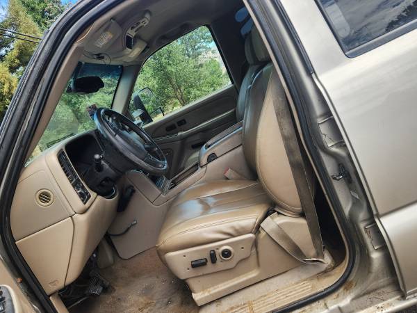 2003 Chevrolet Avalanche 2500 Base 4x4 Automatic — photo 8
