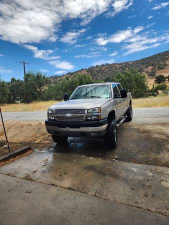 2003 Chevrolet Avalanche 2500 Base 4x4 Automatic — photo 2