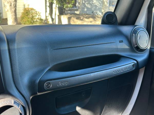 2014 Jeep Wrangler Sport 2dr 4x4 Manual — photo 8