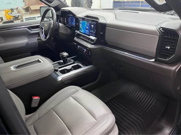 2022 Chevrolet Silverado 1500 LTZ — photo 7