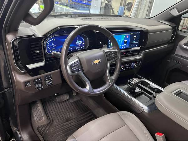 2022 Chevrolet Silverado 1500 LTZ — photo 10
