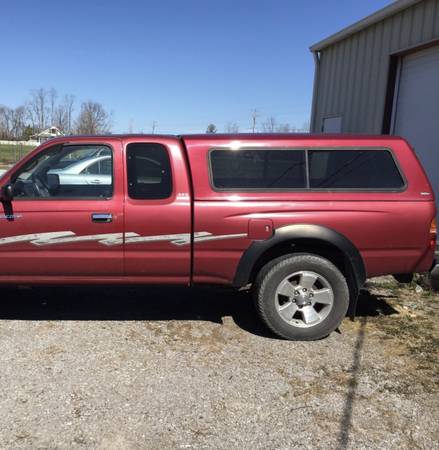 1999 Toyota Tacoma Base 4x2 Xtracab 121.9 in. WB Manual — photo 9