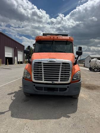 2016 Nissan Freightliner Axle — photo 2