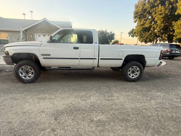 1998 Dodge RAM 2500 ST 4dr Extended Cab LB — photo 3