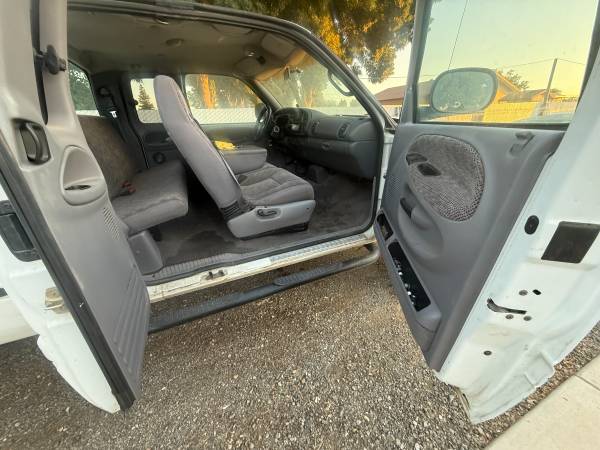 1998 Dodge RAM 2500 ST 4dr Extended Cab LB — photo 9
