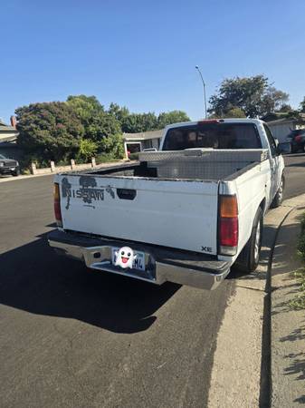 1996 Nissan Pickup Hardbody — photo 3