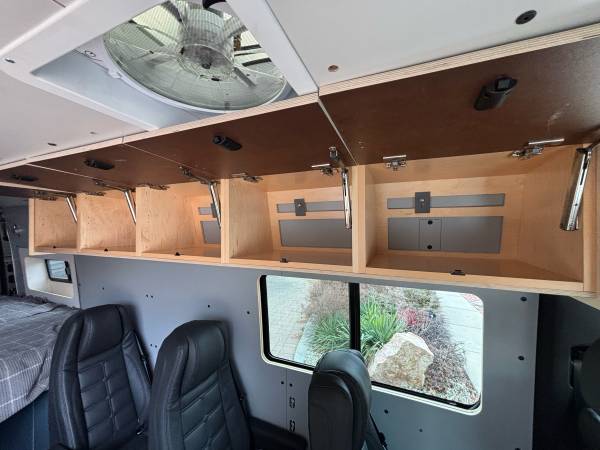 2022 Mercedes-Benz Sprinter 2500 High Roof I4 Sprinter 2500 Crew Van 170 in. WB Rear-Wheel Drive Automatic — photo 10