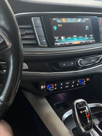2018 Buick Enclave Base — photo 12