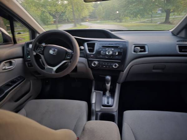 2013 Honda Civic LX 4dr Sedan Automatic — photo 9