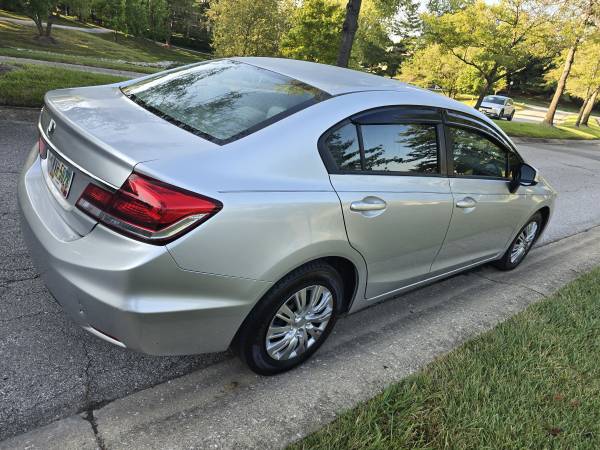 2013 Honda Civic LX 4dr Sedan Automatic — photo 4