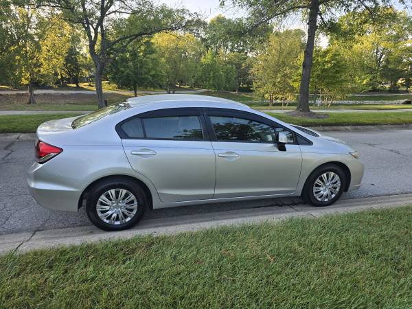 2013 Honda Civic LX 4dr Sedan Automatic — photo 5