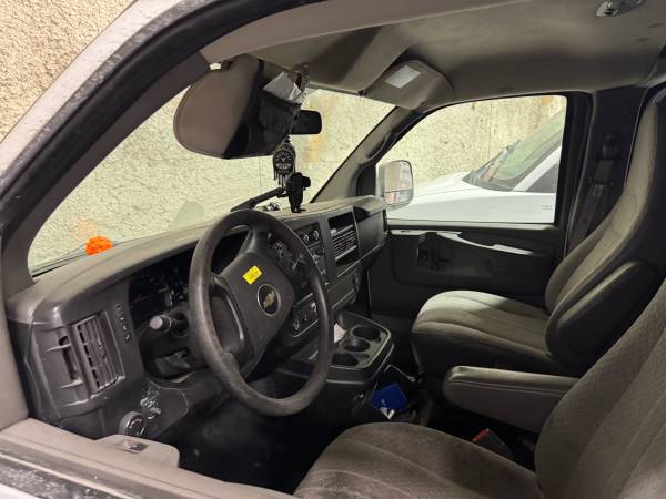 2014 Chevrolet Express 3500 DIESEL Rear-wheel Drive Cargo Van Automatic — photo 4