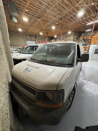2014 Chevrolet Express 3500 DIESEL Rear-wheel Drive Cargo Van Automatic — photo 5