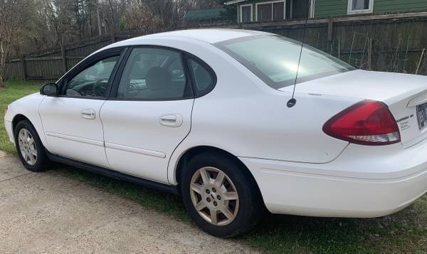 2007 Ford Taurus SE 4dr Sedan Automatic — photo 4
