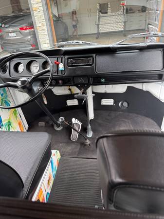 1971 Volkswagen Bus — photo 6