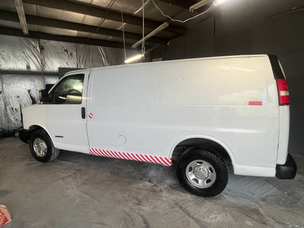 2009 Chevrolet Express 2500 LS Rear-wheel Drive Passenger Van Automatic — photo 11