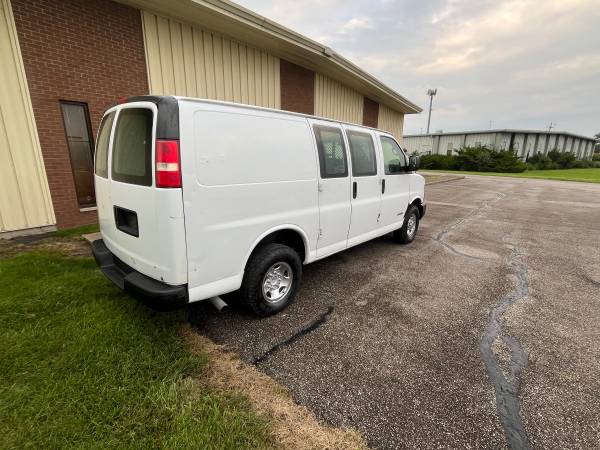 2009 Chevrolet Express 2500 LS Rear-wheel Drive Passenger Van Automatic — photo 7