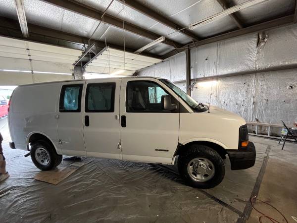 2009 Chevrolet Express 2500 LS Rear-wheel Drive Passenger Van Automatic — photo 12
